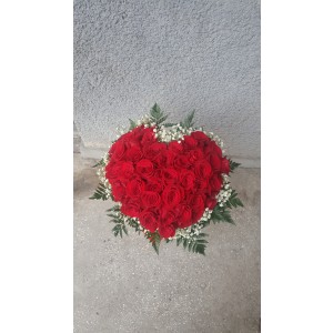 Buchet in forma de inima cu 43 trandafiri