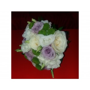 Buchet cu trandafir, eustoma,santini si verdeata 