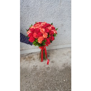 Buchet cu 33 trandafiri