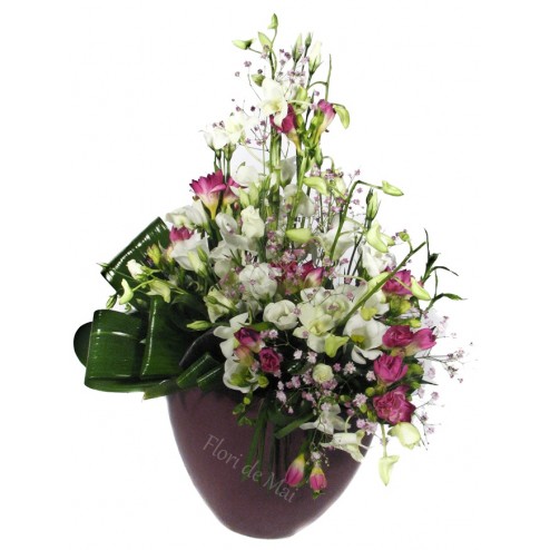 Aranjament cu dendrobium, eustoma, frezii