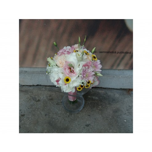 Buchet cu hortensie, crizantema,eustoma, gypsophila si minirosa