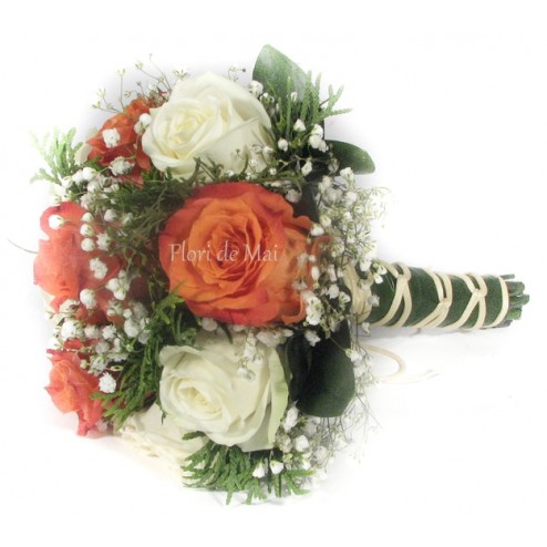 Buchet din trandafiri si gypsophila
