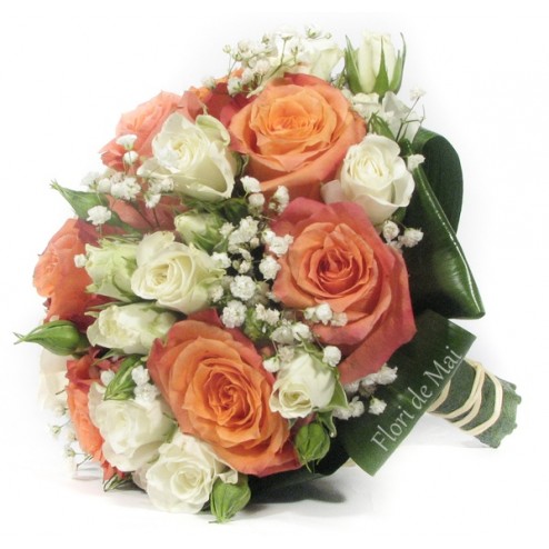 Buchet din trandafiri portocalii si minirose albe