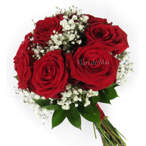 Buchet din trandafiri rosii si gypsophila