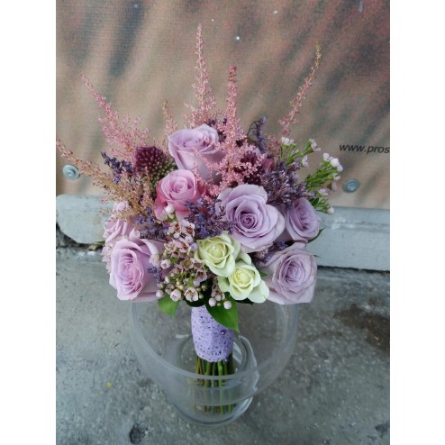 Buchet cu trandafir,scabiosa,astilbe,alium, limonim