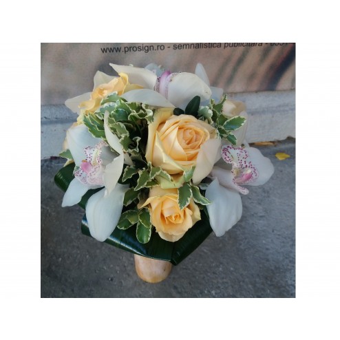 Buchet cu cymbidium si trandafir