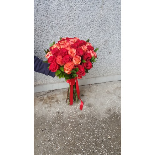 Buchet cu 33 trandafiri