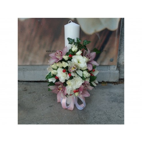 Lumanare botez cu cymbidium, minirosa, eustoma,hypericum si verdeata decorativa                                                                                                            