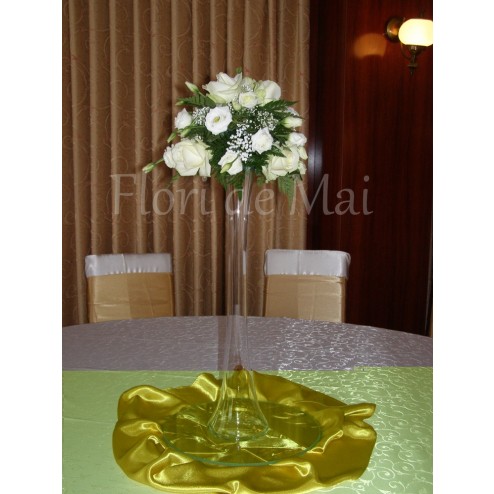 Aranjament sala din trandafiri si eustoma alba