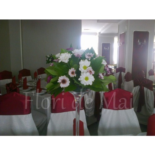 Aranjament sala din crizanteme multicolore