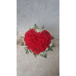 Buchet in forma de inima cu 43 trandafiri