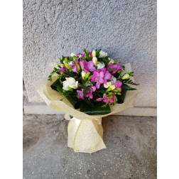 Buchet cu frezii multicolore