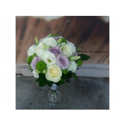 Buchet cu trandafir, eustoma,santini si verdeata 