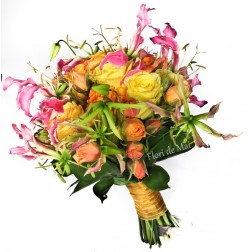 Buchet din gloriosa si trandafiri