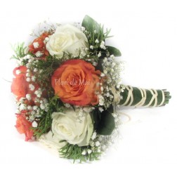 Buchet din trandafiri si gypsophila