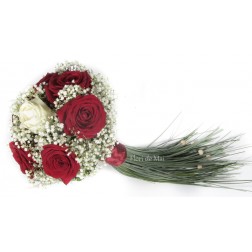 Buchet din trandafiri, gypsophila si beargras