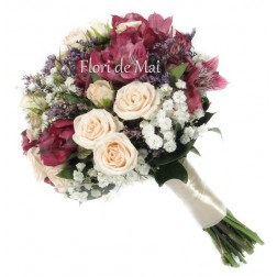 Buchet din minirose si alstroemerii