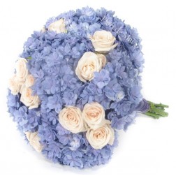Buchet din hortensii si minirose
