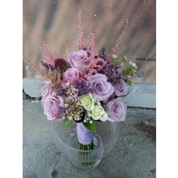 Buchet cu trandafir,scabiosa,astilbe,alium, limonim