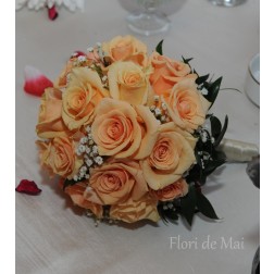 Buchet din trandafiri somon
