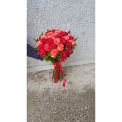 Buchet cu 33 trandafiri