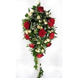 Lumanari curgatoare din trandafiri si minirose