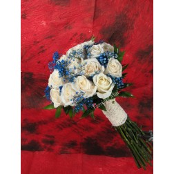 Buchet din trandafiri si gypsophila