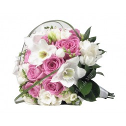 Buchet din trandafiri, frezii, eucharis